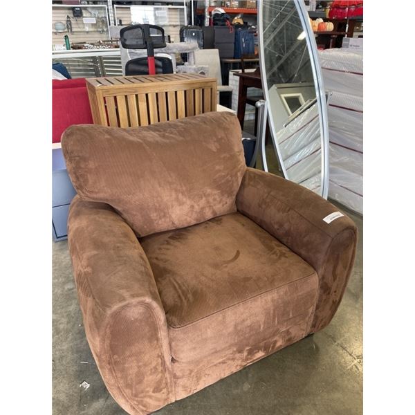 BROWN OVERSIZE ARM CHAIR
