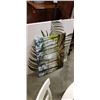 Image 1 : 3 DECORATIVE CANVAS PRINTS
