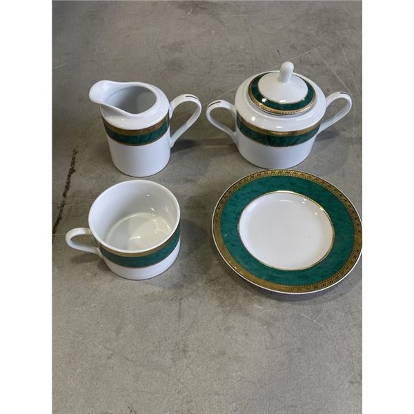 ASSORTED ROYAL HERITAGE BONE CHINA  TABLE WARE