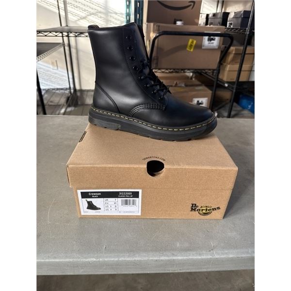 NEW PAIR OF DR. MARTENS AIR WAIR CREWSON BLACK CLASSIC PULL UP  SIZE US MENS 8, LADIES 9