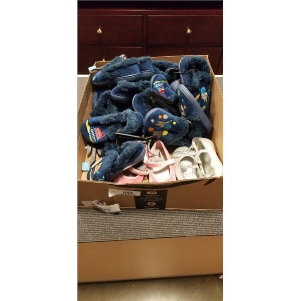 TRAY OF NEW INFANT GIRLS SHOES SIZE 7 AND 8, ANDLNEW SLIPPERS SIZE 7/8