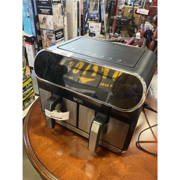 AS NEW UNUSED ULTIMA COSA DIGITAL 8.5QT DUAL ZONE AIR FRYER - TESTED WORKING, RETAIL $299
