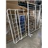 Image 1 : QUEEENSIZE METAL BEDFRAME