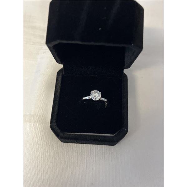 NEW PLATINUM PLATED 1.0CT SIMULATED DIAMOND (CZ) SOLITAIRE RING, RESIZEABLE