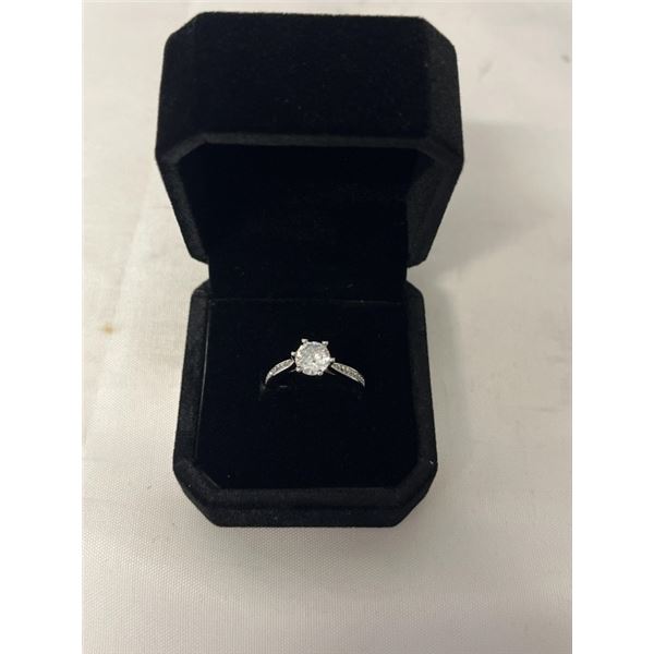 NEW PLATINUM PLATED 1.0CT SIMULATED DIAMOND (CZ) CHANEL RING - SIZE 6.5