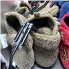 Image 6 : LOT OF NEW CHILD SIZE SLIPPERS AND FOOTWEAR