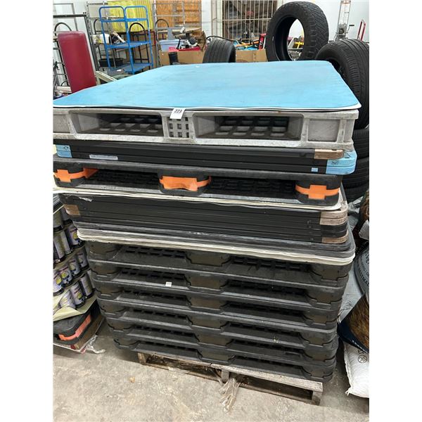 8 Plastic Pallets - 8 X $