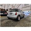Image 14 : PARKSVILLE - 2004 MINI COOPER, SILVER, 182561 KMS, FRONT WHEEL DRIVE. - PC54226