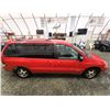 Image 13 : PARKSVILLE - 2002 FORD WINDSTAR, RED, 157454 KMS, FRONT WHEEL DRIVE. - DB72484