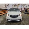 Image 6 : PARKSVILLE - 2015 CHRYSLER TOWN AND COUNTRY, WHITE, 188541 KMS, FRONT WHEEL DRIVE. - D714640