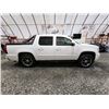 Image 11 : PARKSVILLE - 2009 CHEVROLET AVALANCHE, WHITE, 342072 KMS, 4X4 "NO RESERVE" - P209525