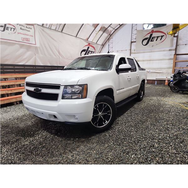 PARKSVILLE - 2009 CHEVROLET AVALANCHE, WHITE, 342072 KMS, 4X4 "NO RESERVE" - P209525