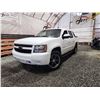 Image 1 : PARKSVILLE - 2009 CHEVROLET AVALANCHE, WHITE, 342072 KMS, 4X4 "NO RESERVE" - P209525