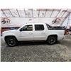 Image 23 : PARKSVILLE - 2009 CHEVROLET AVALANCHE, WHITE, 342072 KMS, 4X4 "NO RESERVE" - P209525
