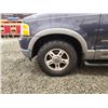 Image 31 : PARKSVILLE - 2002 FORD EXPLORER, BLUE, 300419 KMS, FOUR WHEEL DRIVE. - DC19125