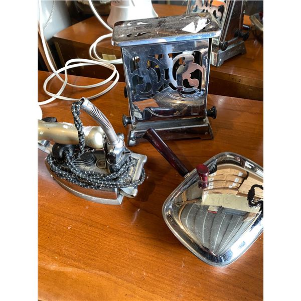 416 -- VINTAGE HOUSEWARE SET