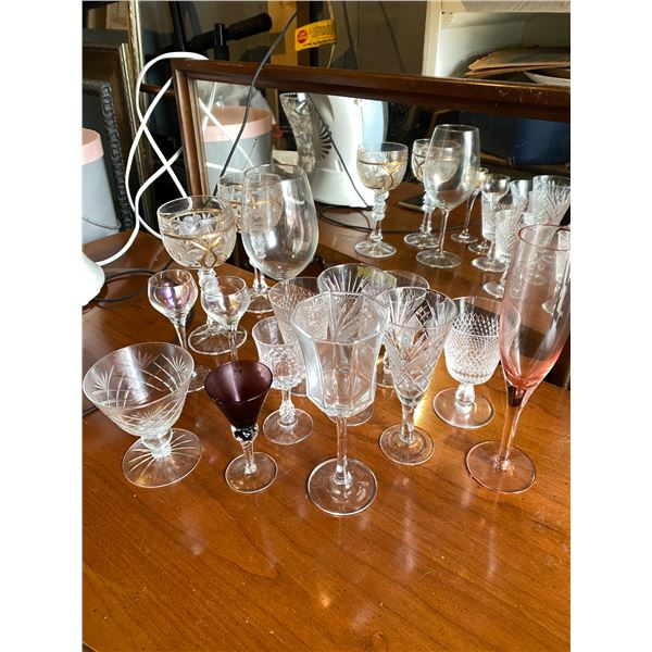 424 -- LARGE GLASS LOT