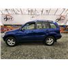 Image 23 : PARKSVILLE - 2002 TOYOTA RAV4, BLUE, 156106 KMS, FOUR WHEEL DRIVE. - B062088