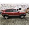 Image 11 : PARKSVILLE - 2009 HYUNDAI TUCSON, RED, 326904 KMS, ALL WHEEL DRIVE. - D167900