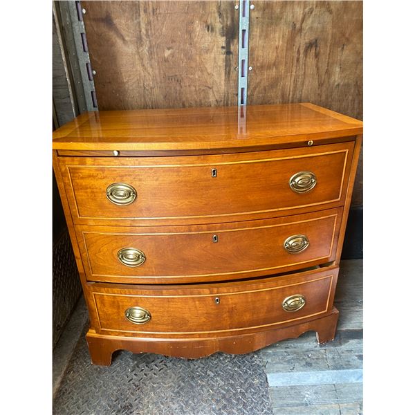 439 -- 3 DRAWER DRESSER