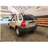 Image 20 : PARKSVILLE - 2006 KIA SPORTAGE, GLOD, 166255 KMS, FRONT WHEEL DRIVE. - D208475