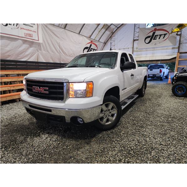 PARKSVILLE - 2011 GMC SIERRA 1500, WHITE, 147879 KMS, 4X4. - D166907