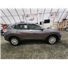 Image 11 : PARKSVILLE - 2016 NISSAN ROGUE, GREY, 174800 KMS, FOUR WHEEL DRIVE. - D886827