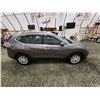 Image 12 : PARKSVILLE - 2016 NISSAN ROGUE, GREY, 174800 KMS, FOUR WHEEL DRIVE. - D886827