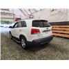 Image 20 : PARKSVILLE - 2013 KIA SORENTO, WHITE, 176344 KMS, FOUR WHEEL DRIVE. - D402128
