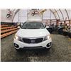 Image 6 : PARKSVILLE - 2013 KIA SORENTO, WHITE, 176344 KMS, FOUR WHEEL DRIVE. - D402128