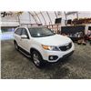 Image 9 : PARKSVILLE - 2013 KIA SORENTO, WHITE, 176344 KMS, FOUR WHEEL DRIVE. - D402128