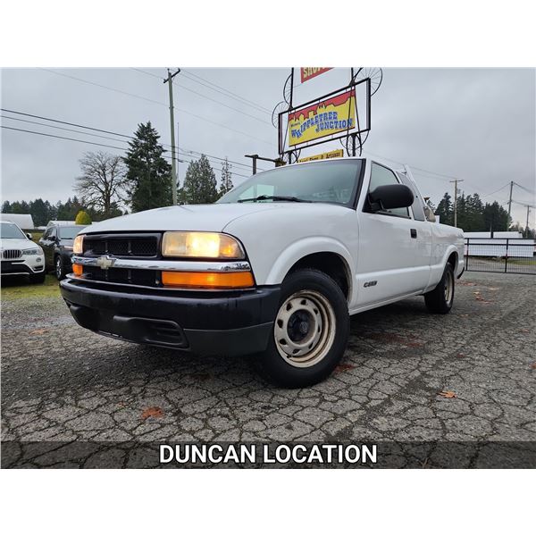 DUNCAN - 2002 CHEVROLET S10, WHITE, 197029 KMS, REAR WHEEL DRIVE. - D228263
