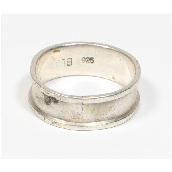 .925 SILVER RING 3.94 GRAMS