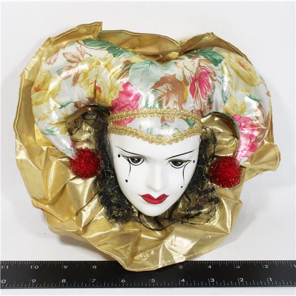 1 LARGE CERAMIC CLOWN FACE WITH GOLD FRILL &