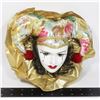 Image 1 : 1 LARGE CERAMIC CLOWN FACE WITH GOLD FRILL &