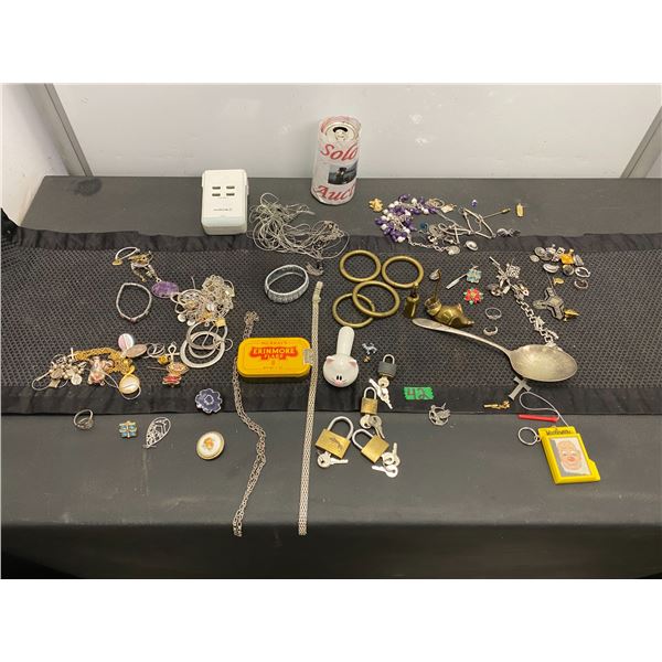 Large lot of assorted vintage fashion jewellery