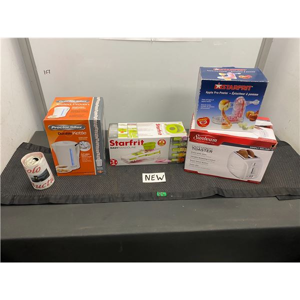 Lot of new kitchen appliances including Proctor Silex electric kettle, Starfrit mandoline, Sunbeam t