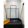 Image 1 : Lot of snow shovels