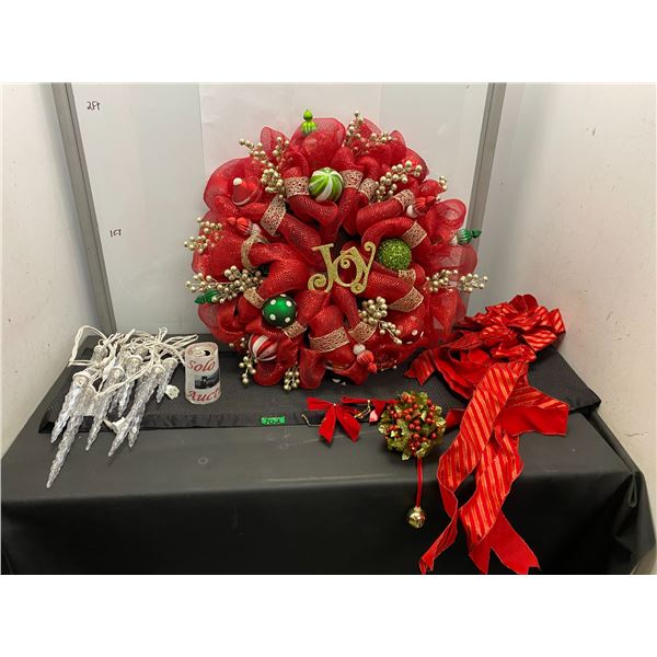 Lot of outdoor Christmas décor items, wreath, icicle lights and more