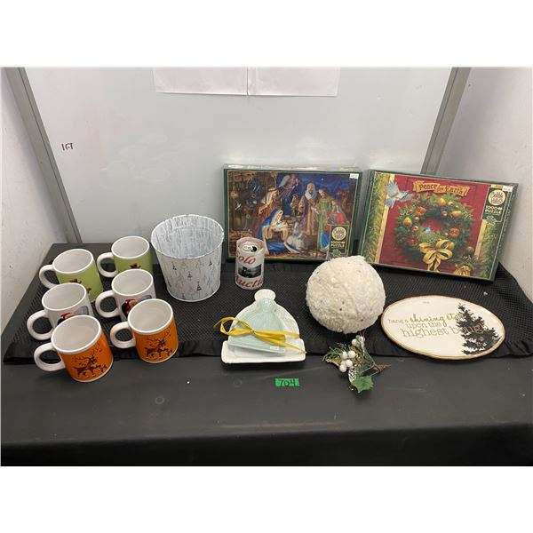 Lot of new Christmas décor items, puzzles