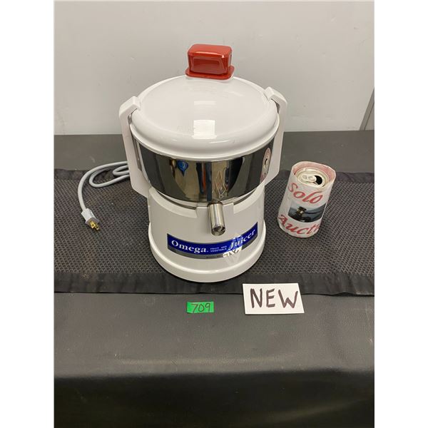 Omega Model 100 centrifugal juicer