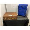 Image 1 : 2 suitcases - 1 Vintage