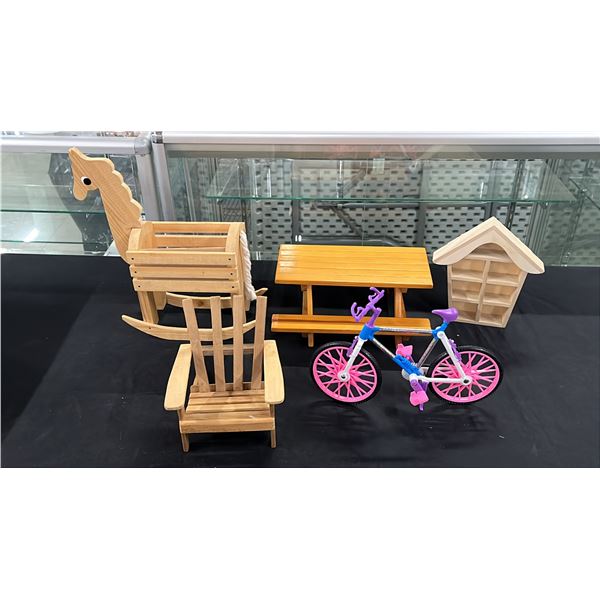 BOX OF DOLLHOUSE ITEMS