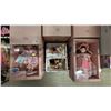 Image 3 : SHELF OF ASSORTED DOLLS