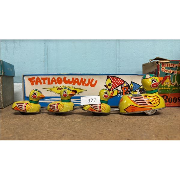 VINTAGE FATIAO WANJU MUZIYOUYA TIN DUCK TOY