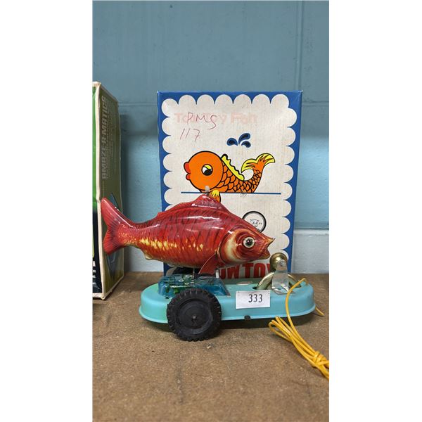 VINTAGE CHINESE TIN FISH TOW TOY