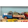 Image 2 : VINTAGE TIN FRICTION MAGNETIC LIGHT CRANE TOY