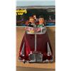 Image 2 : VINTAGE BATTERY OPERATED TIN PHOTOING ON CAR TOY