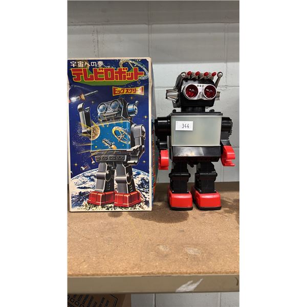 VINTAGE JAPANESE SPACE DREAMER TV ROBOT WITH BIG SCREEN TOY