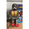 Image 2 : VINTAGE BATTERY OPERATED STAR ROBOT TOY